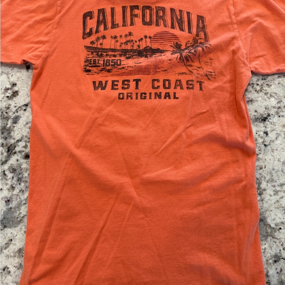 California T-Shirt 🌴